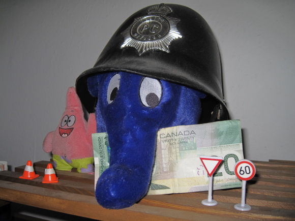 Cops and Money - Zimmerdeko