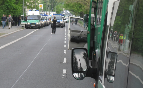 Team Green an der Bornholmer hinter der Blockade, Quelle: Sash