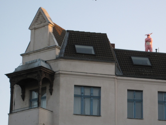 2009-05-01-5 Dach-Häschen, Quelle: Sash